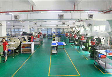 6台铣床，3台自（zì）动攻牙机,1台喷砂机 