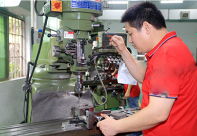 铣床（chuáng）钻孔 公差+/-0.01mm 