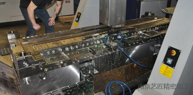 <strong>3軸和5軸銑（xǐ）削CNC降低零件（jiàn）的切割（gē）成本的方法</strong>