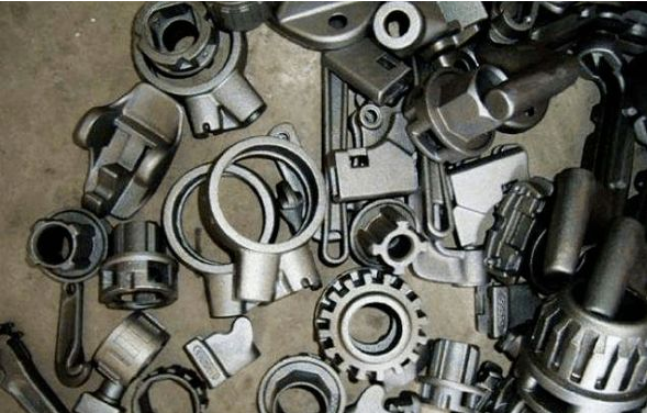 <strong>汽車模具零部件廣（guǎng）泛應用（yòng）於傳統和新能源汽車（chē）模具行業</strong>