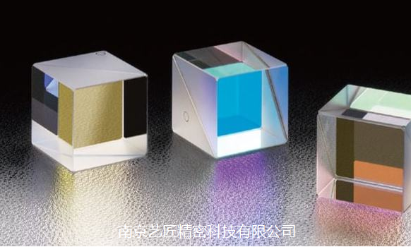 <strong>新科技：精密（mì）加工生產用於（yú）推進信息技術的微型光導立方體</strong>