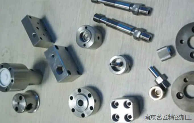 <strong>鋁合金精密模鍛加工（gōng）順序:坯（pī）料準備、坯料加熱、精鍛工（gōng）藝及壓（yā）下量、工藝間整理、潤滑</strong>