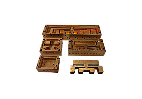 <strong>图五：波导精密（mì）加工..</strong>