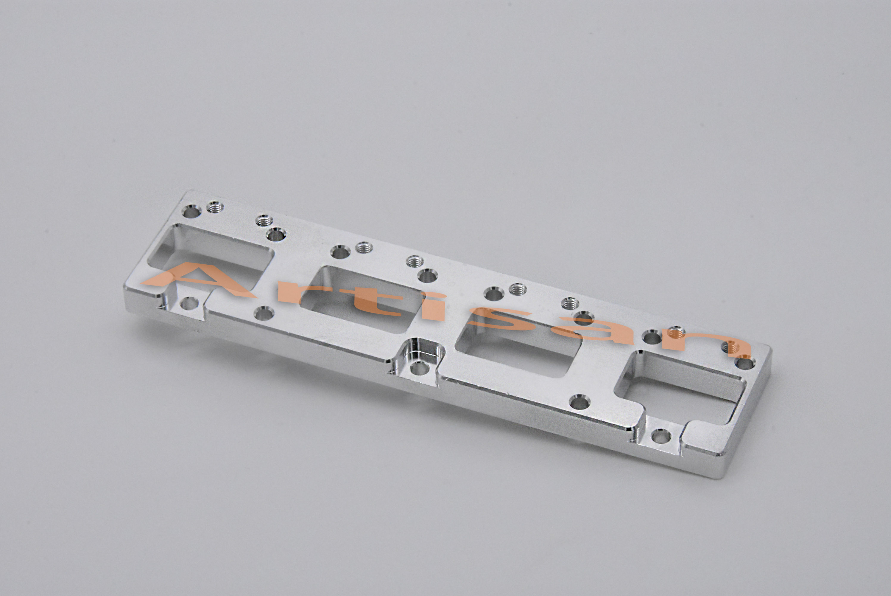 <strong>图7：电子及通（tōng）讯精密加工</strong>