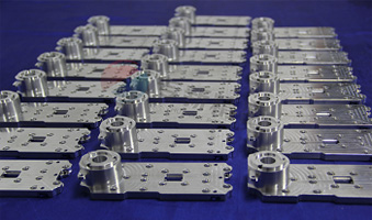 <strong>CNC加（jiā）工小批量（liàng）零件精密加工</strong>