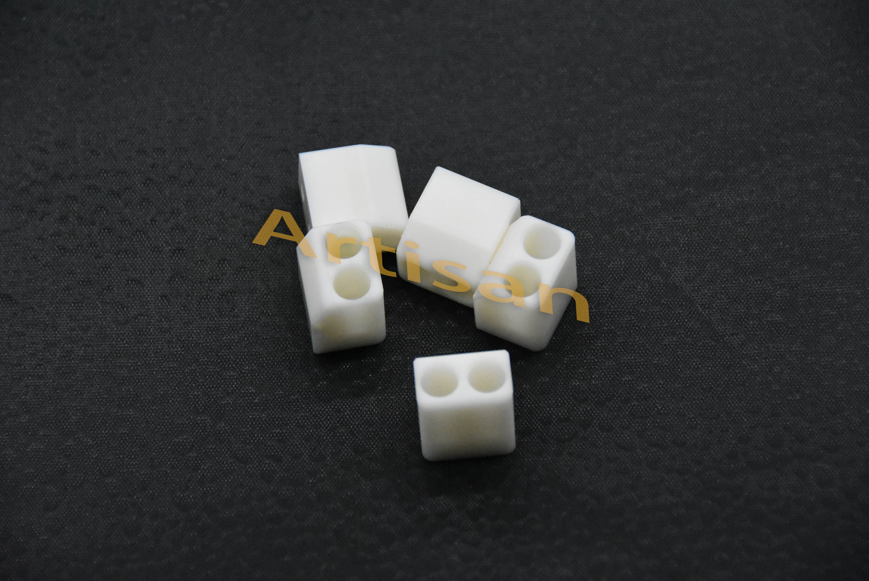 <strong>电子类精密加工（gōng）：块</strong>