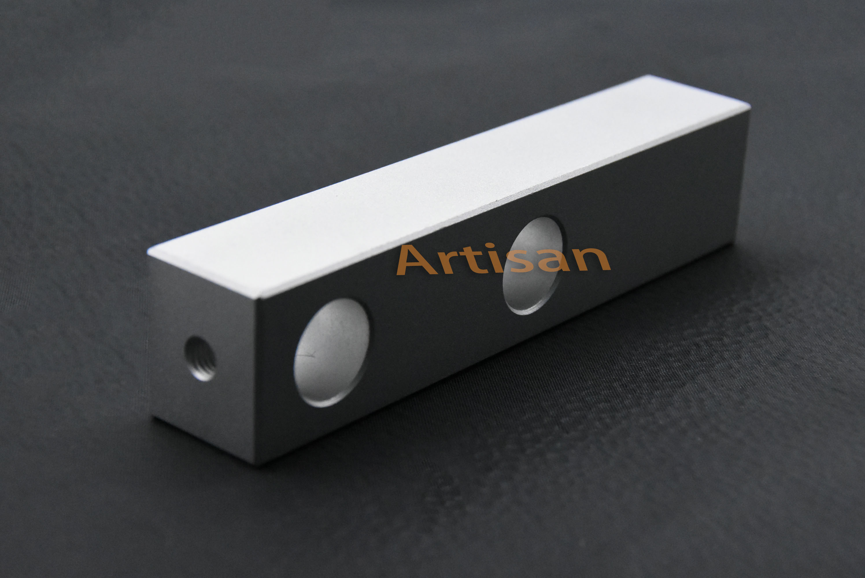 <strong>医（yī）疗类精密件加工：夹紧块</strong>