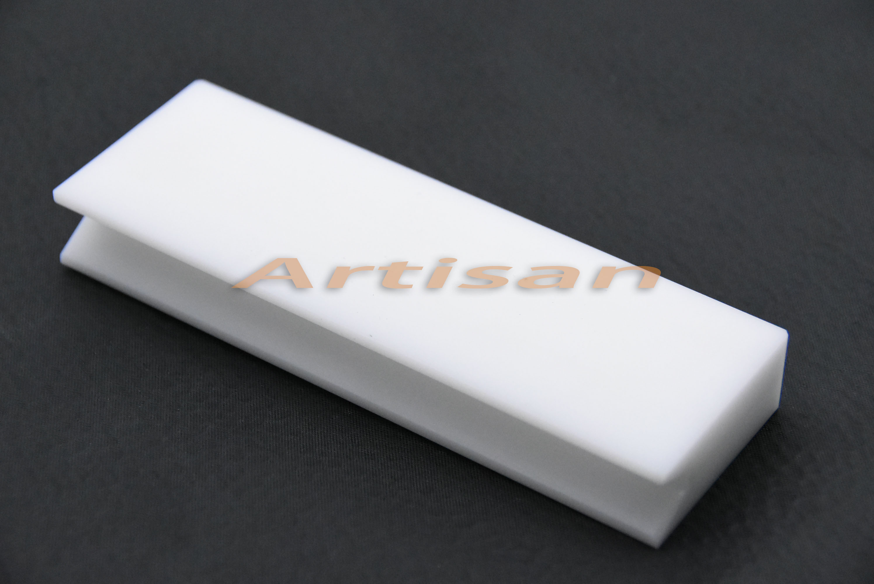 <strong>医疗类精密件加工：电池（chí）中间放置架（jià）</strong>