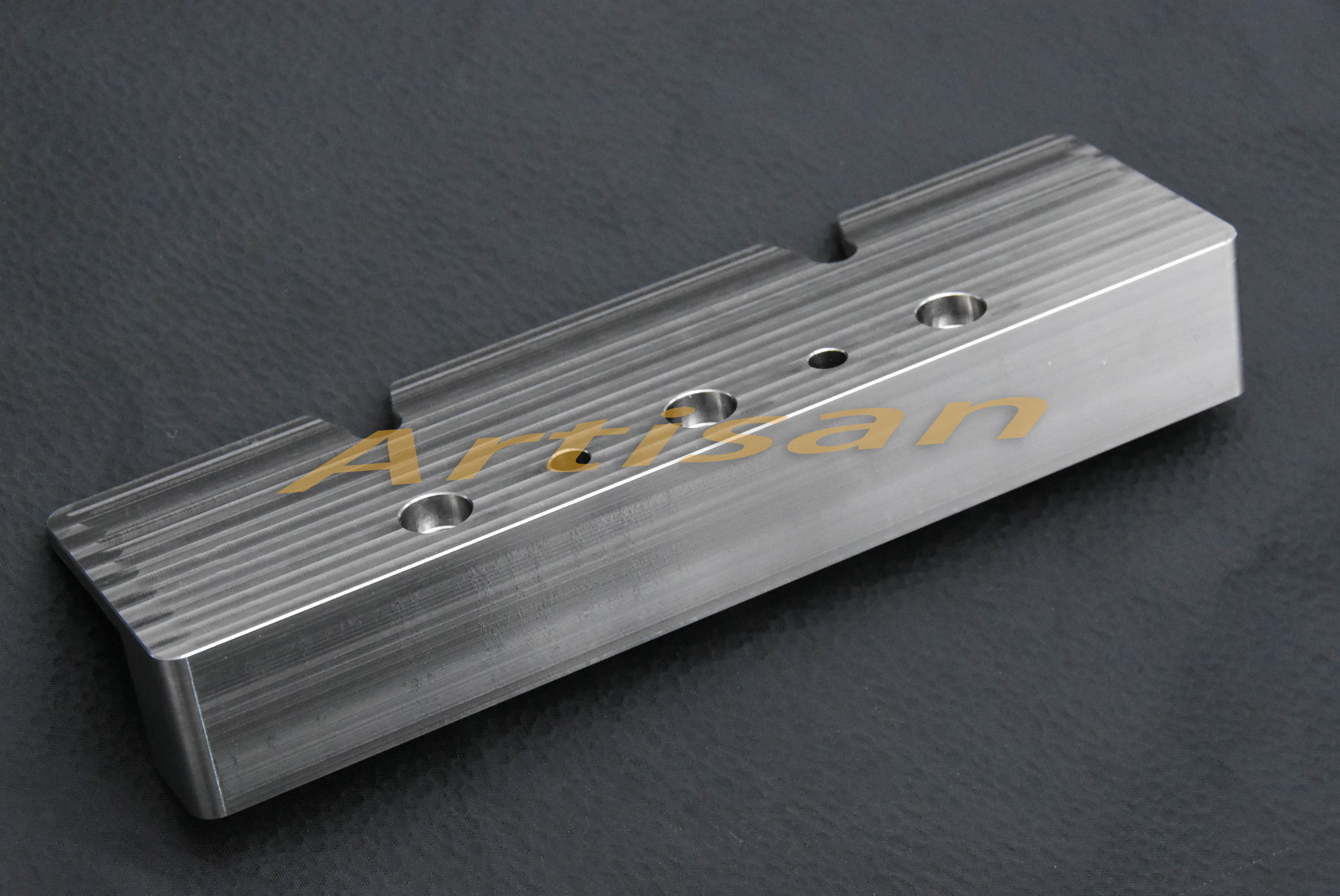 <strong>医疗类（lèi）精密加工件：安装板块</strong>